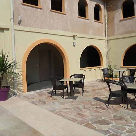 Logis Hostellerie De L'Abbaye Le Thoronet Exterior foto