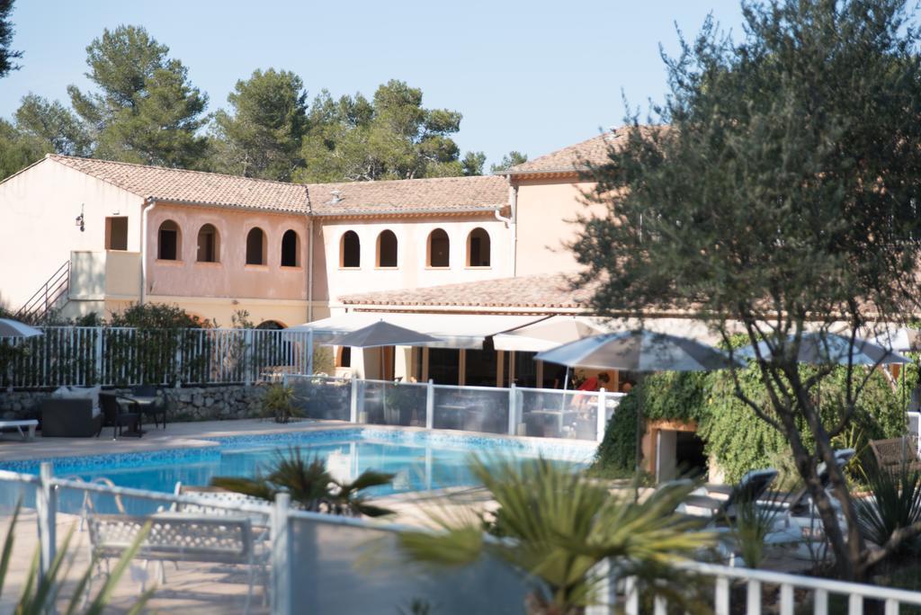 Logis Hostellerie De L'Abbaye Le Thoronet Exterior foto