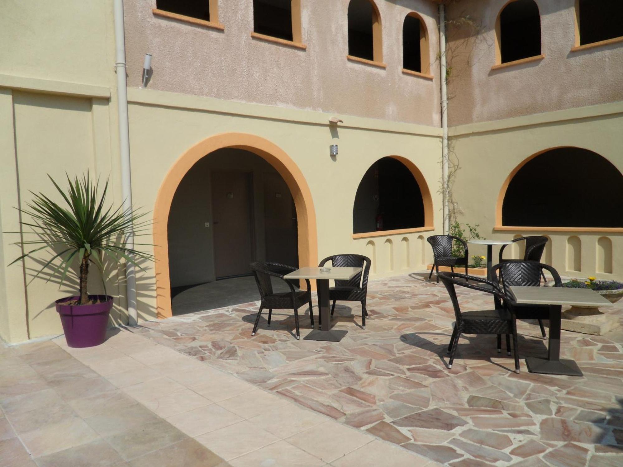 Logis Hostellerie De L'Abbaye Le Thoronet Exterior foto
