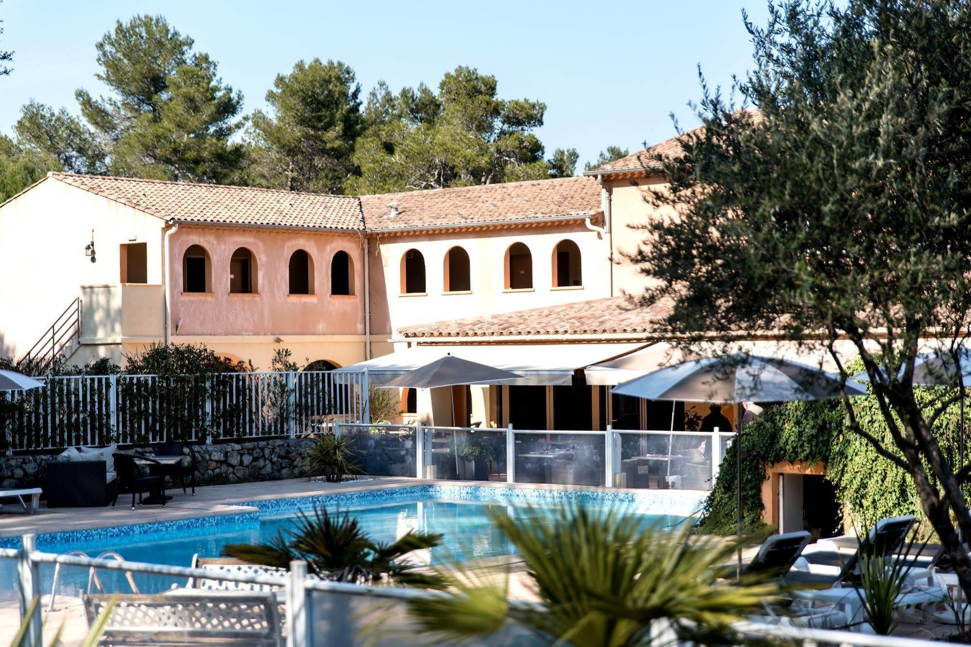 Logis Hostellerie De L'Abbaye Le Thoronet Exterior foto
