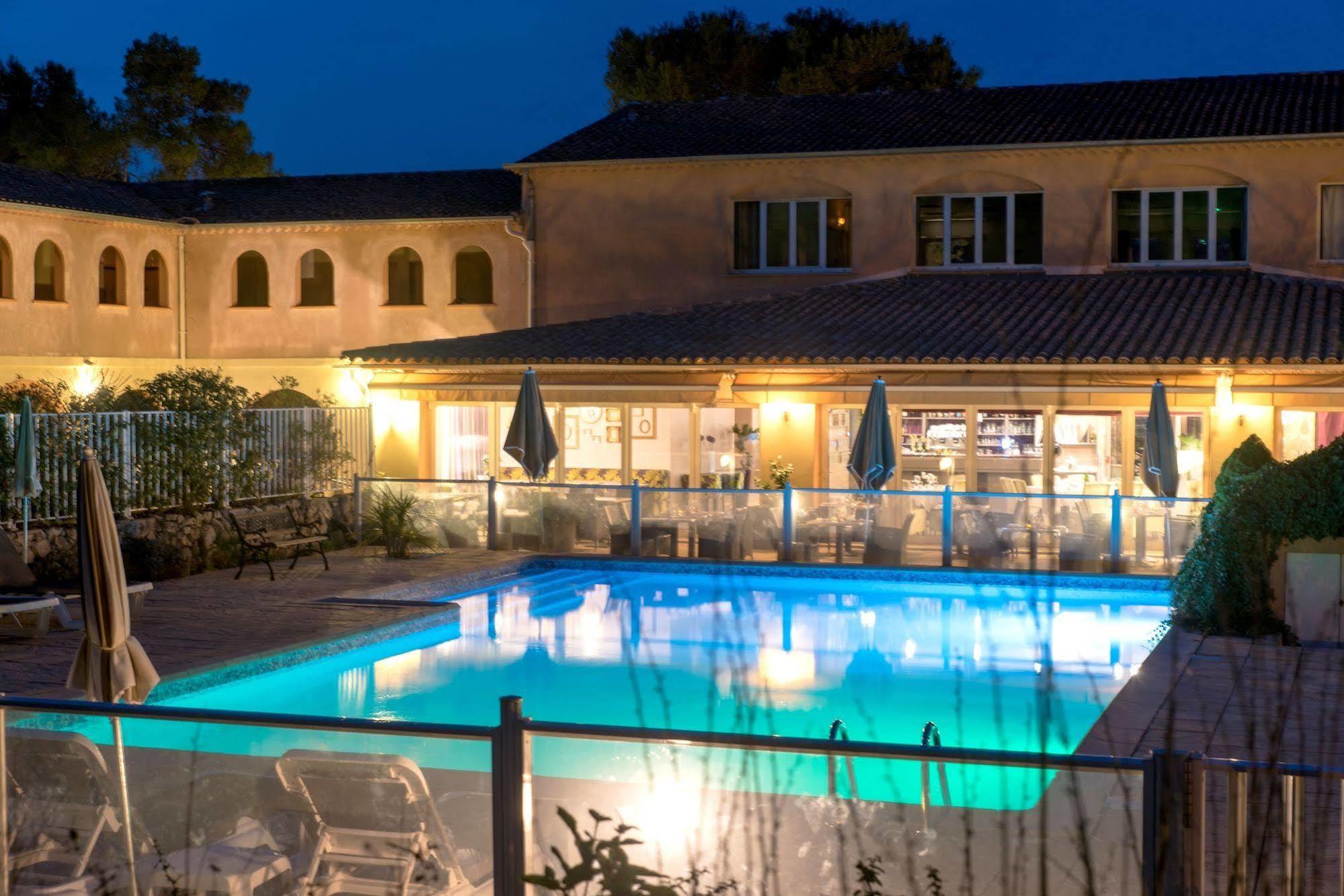 Logis Hostellerie De L'Abbaye Le Thoronet Exterior foto